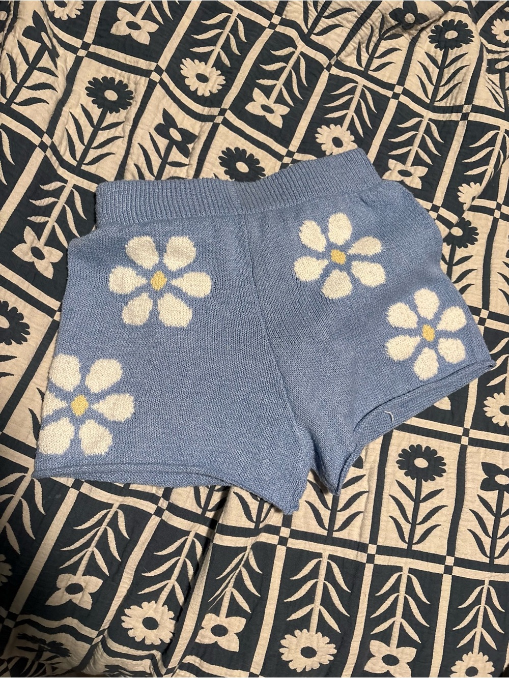 moon & madison Blue Floral Knit High-Waist Shorts